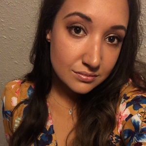 Meet your Posher, Bee